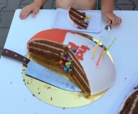 2015-07-21-čokoládový-korpus-nugátový-krém-a-překvapení-uvnitř-2