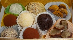 2017-12-24-cokoladove-lanyze-matcha-tea-prazeny-kokos-kava-mlecny-liskovy-orech-mlecny-arasidovy-54-horky-s-matou-72-horky-s-pomerancem-kumquat-a-zazvor-v-cokolade2