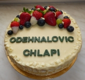 2018-04-27-mramorovaný-korpus-jahody-tvarohový-krém-a-ganache-z-bílé-čokolády