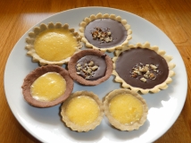2018-05-08-tartelky-s-karamelem-a-čokoládou-a-lemon-curd