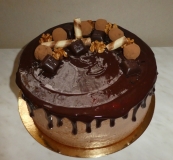 2018-05-17-oříškový-korpus-vanilkový-a-čokoládový-krém-ganache-z-hořké-čokolády