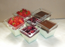 2018-06-03-panna-cotta-a-tvarohové-potěšení-s-jahodami-nebo-karobem