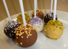 2018-09-06-cake-pops-meruňka-s-marcipánem-pistácie-oříšek-s-karamelem-a-čokoláda