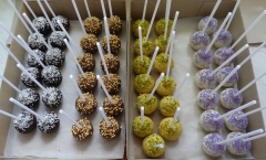 2018-09-06-cake-pops-meruňka-s-marcipánem-pistácie-oříšek-s-karamelem-a-čokoláda2