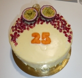 2018-12-16-světlý-piškotový-korpus-marmeláda-z-maracuji-mango-krém-ganache-z-bílé-čokolády-a-šťávy-z-maracuji
