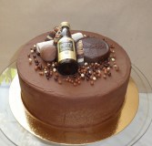 2019-02-16-čokoládový-korpus-mascarpone-krém-s-čoko-kousky-čokoládová-ganache